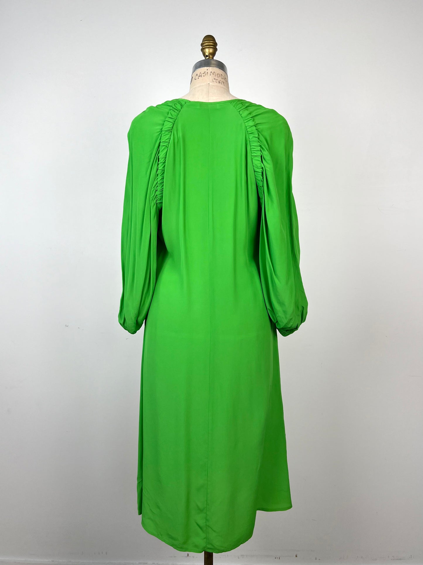 Robe vaporeuse à fronces vert pomme (6)