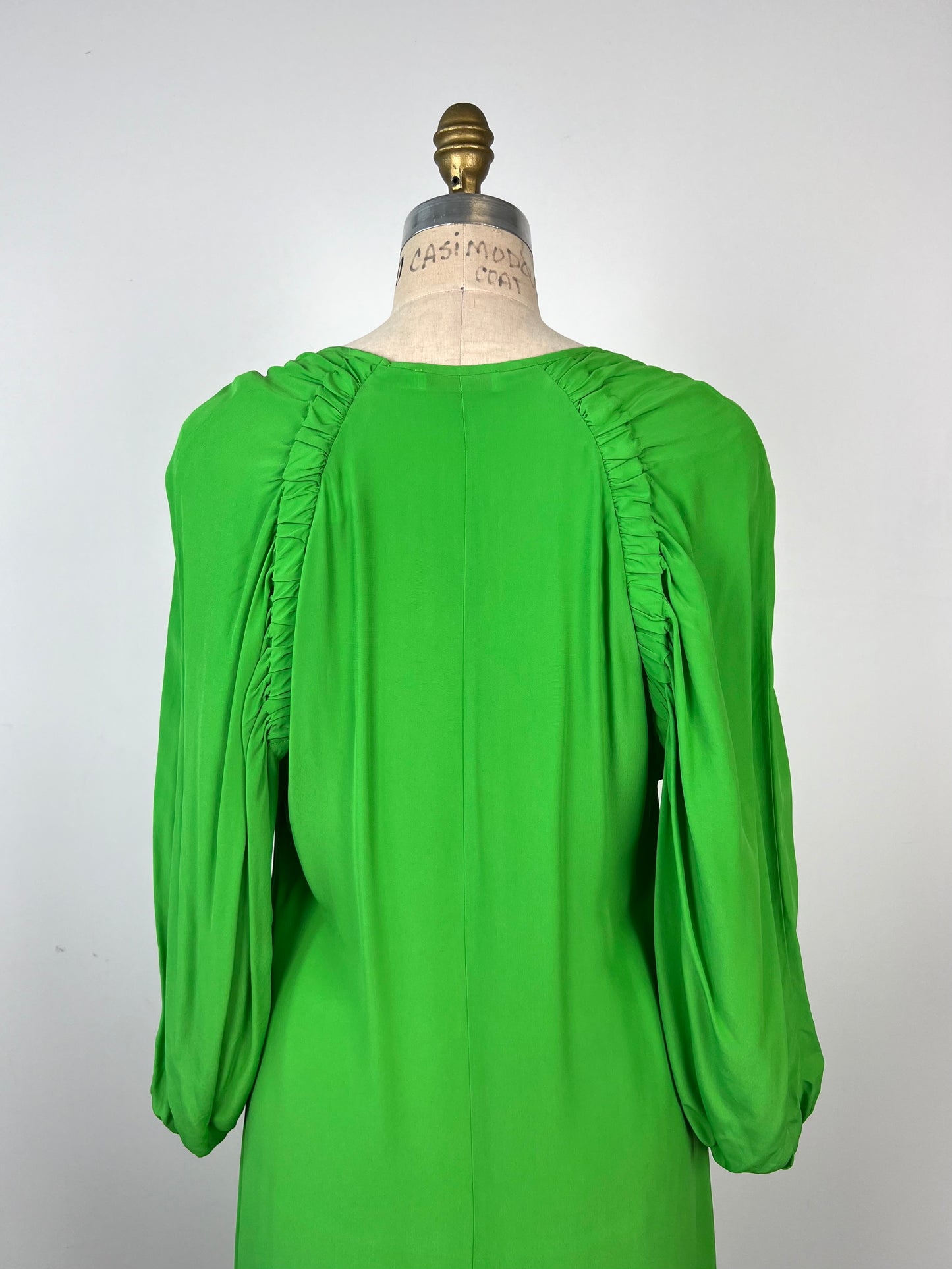 Robe vaporeuse à fronces vert pomme (6)