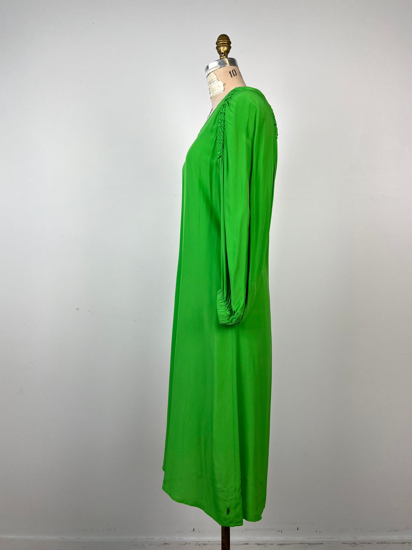 Robe vaporeuse à fronces vert pomme (6)