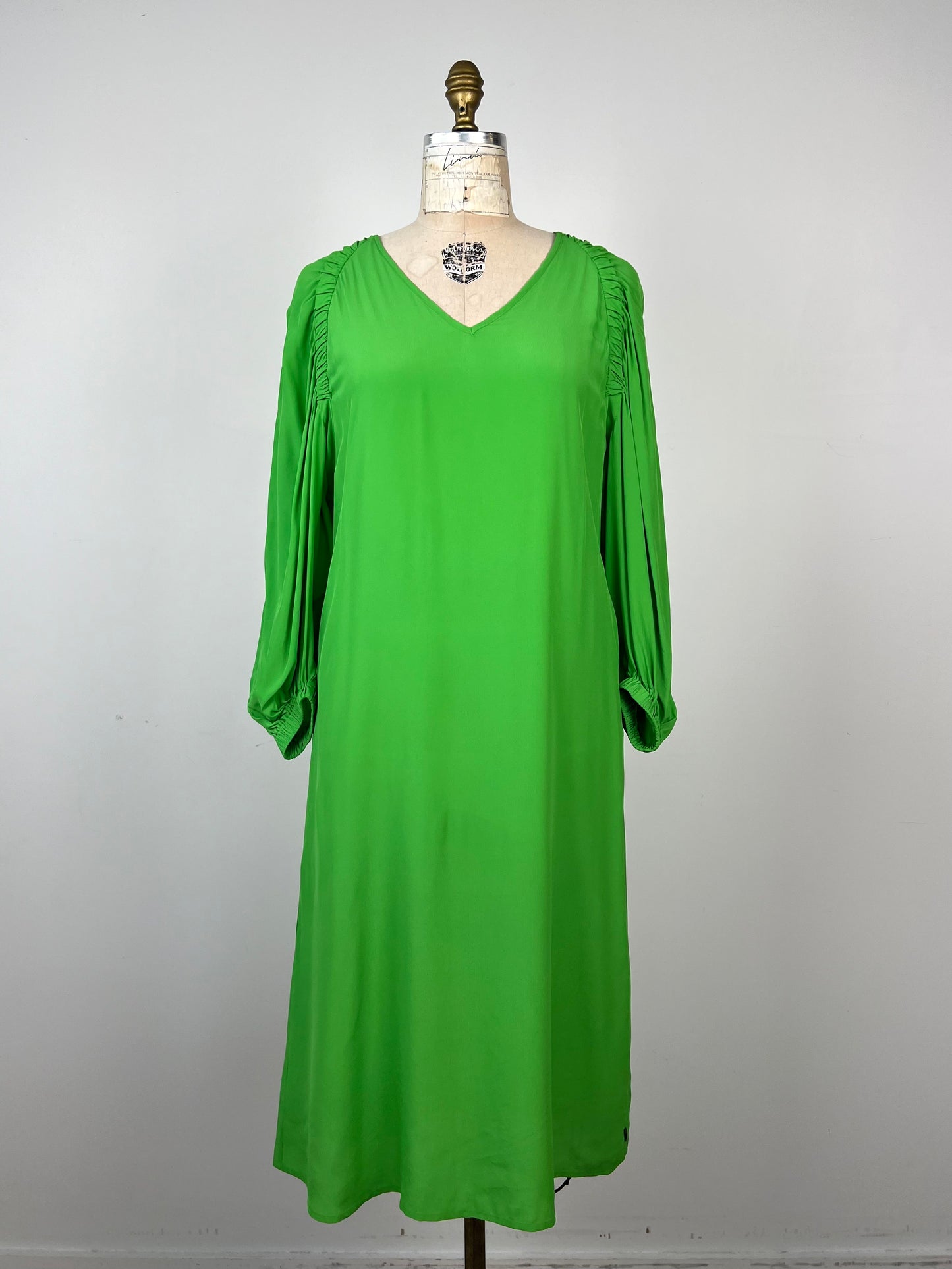 Robe vaporeuse à fronces vert pomme (6)