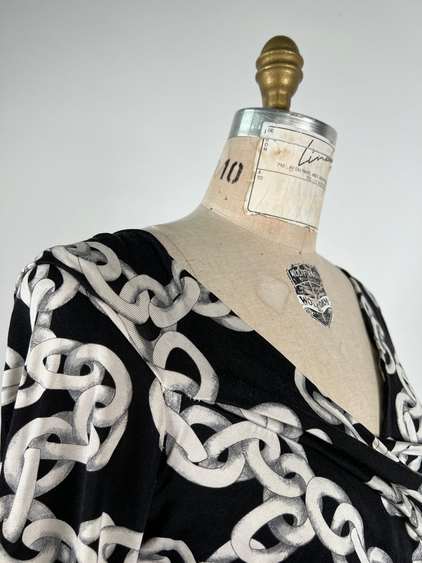 Robe ajustée noir en jersey de soie noir à maillons crème  (S/M)