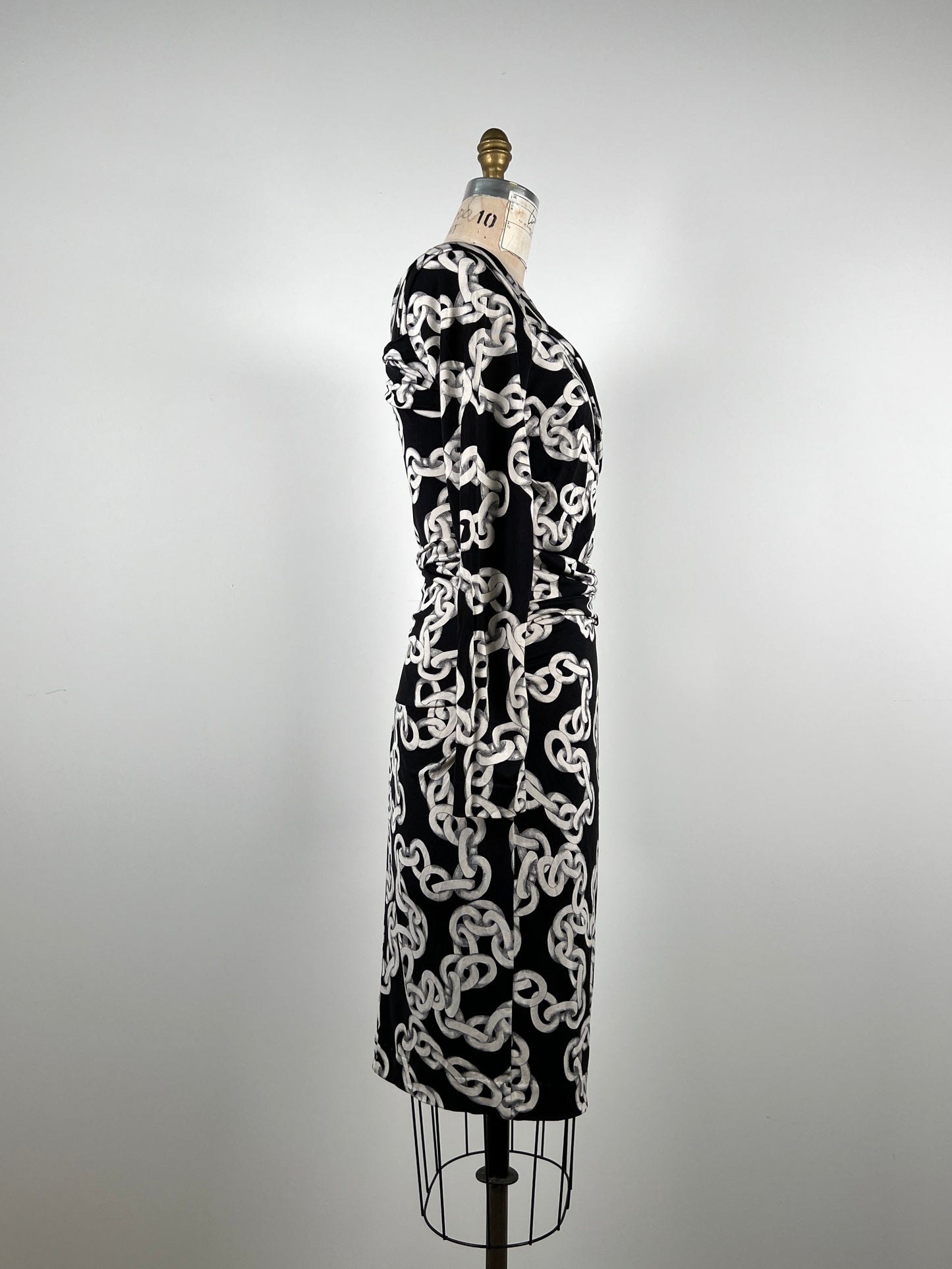 Robe ajustée noir en jersey de soie noir à maillons crème  (S/M)