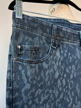 Pantalon en denim extensible bleu à imprimé léopard (8)