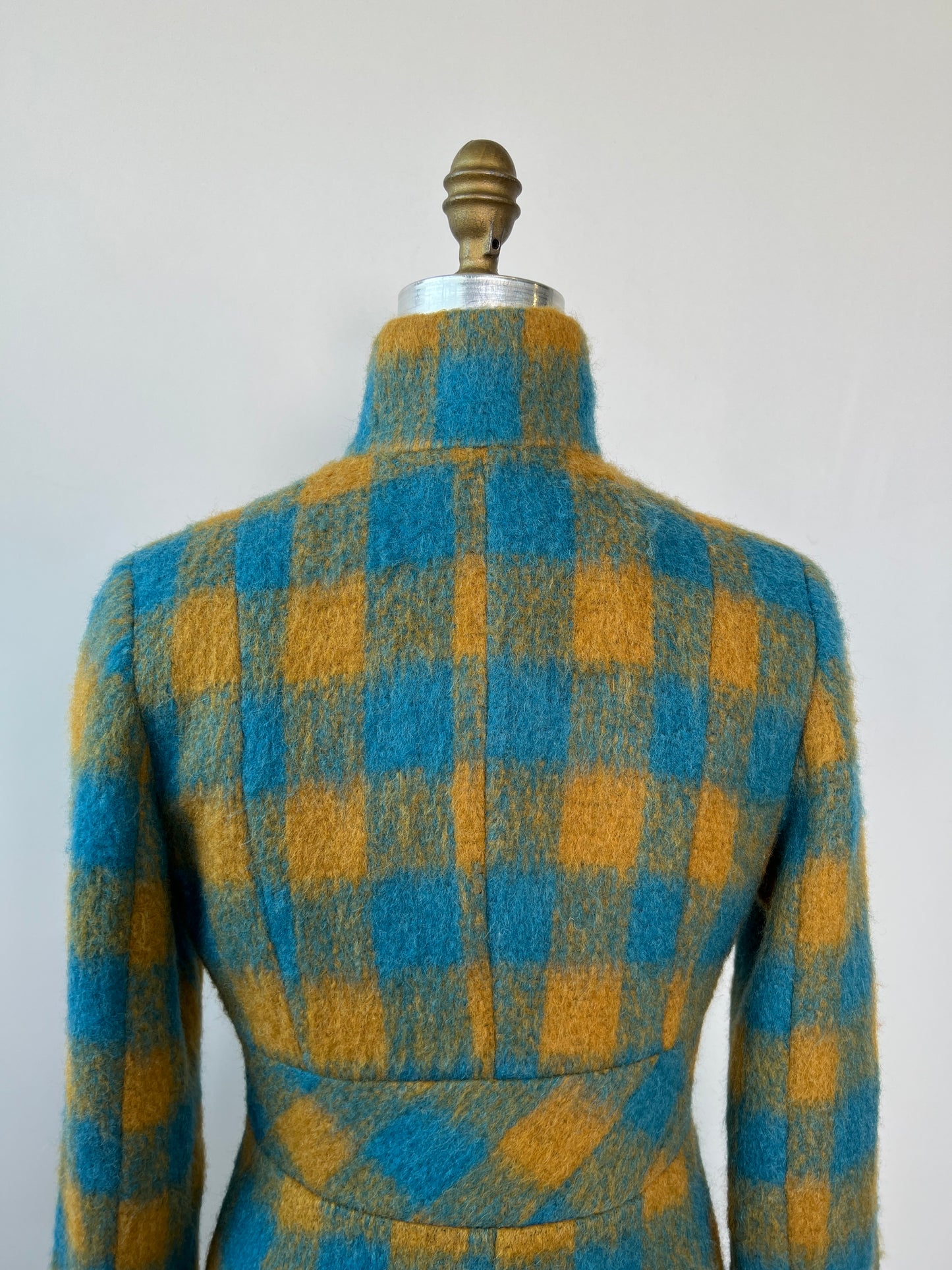 Manteau cintré en tricot duveteux à damiers safran et turquoise (XXS)