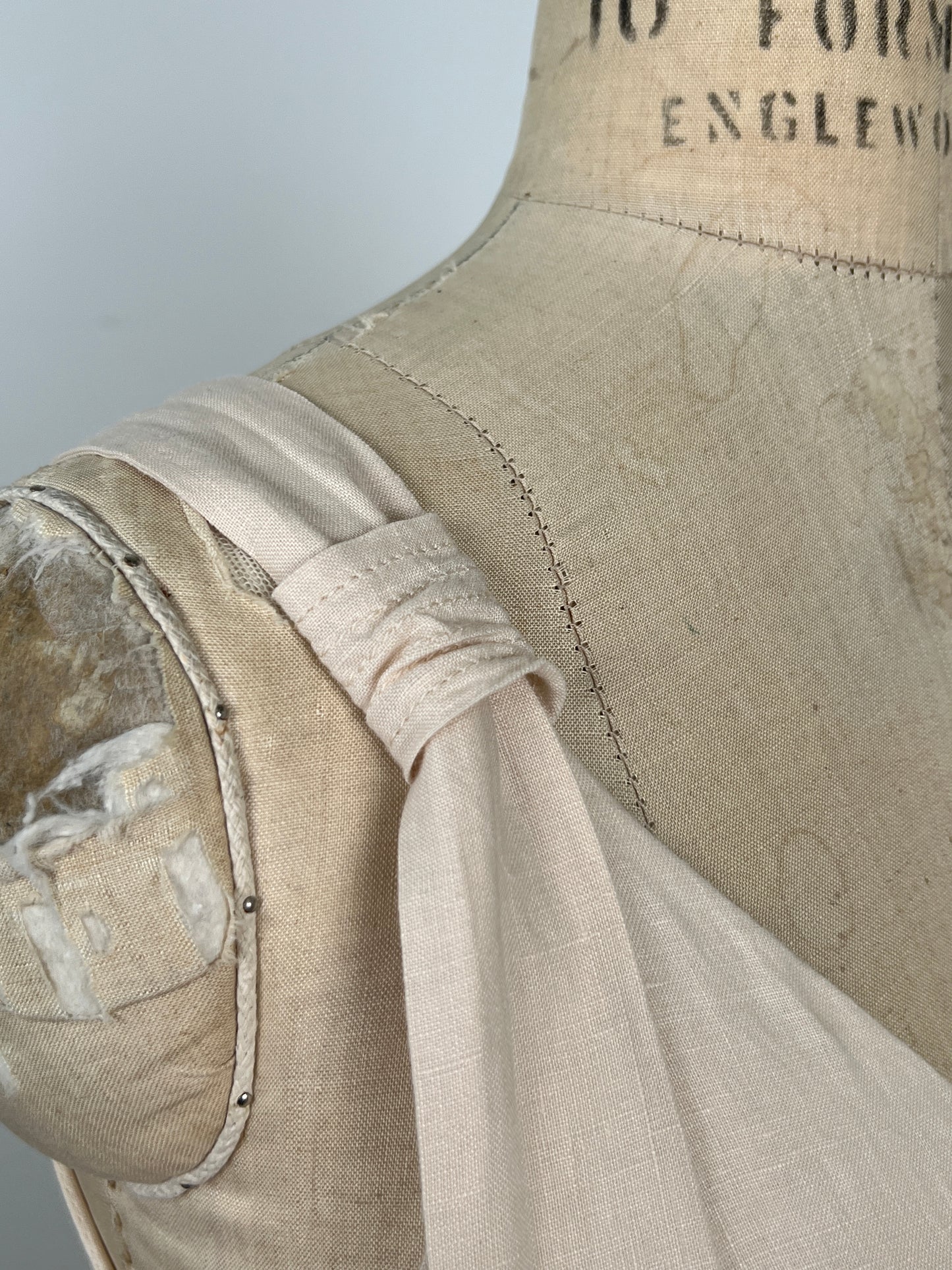 Robe en lin ivoire à bretelles décoratives lavable (4)