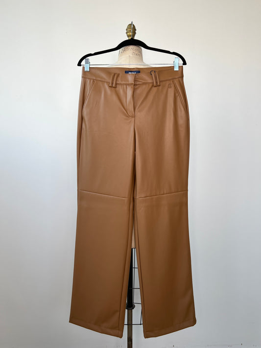 Pantalon en faux cuir muscade à coupe droite (8)