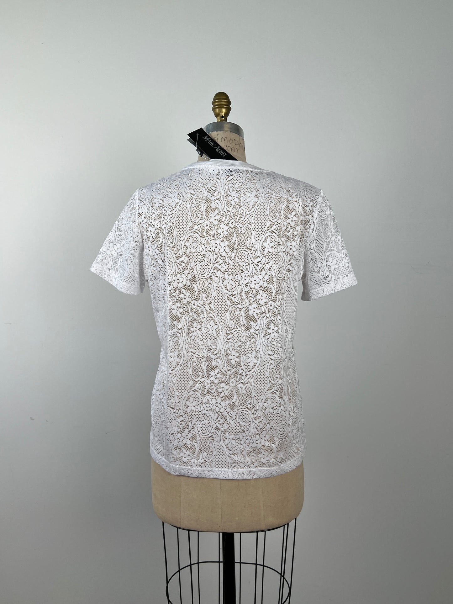T-shirt en dentelle florale blanche (10 et 12)
