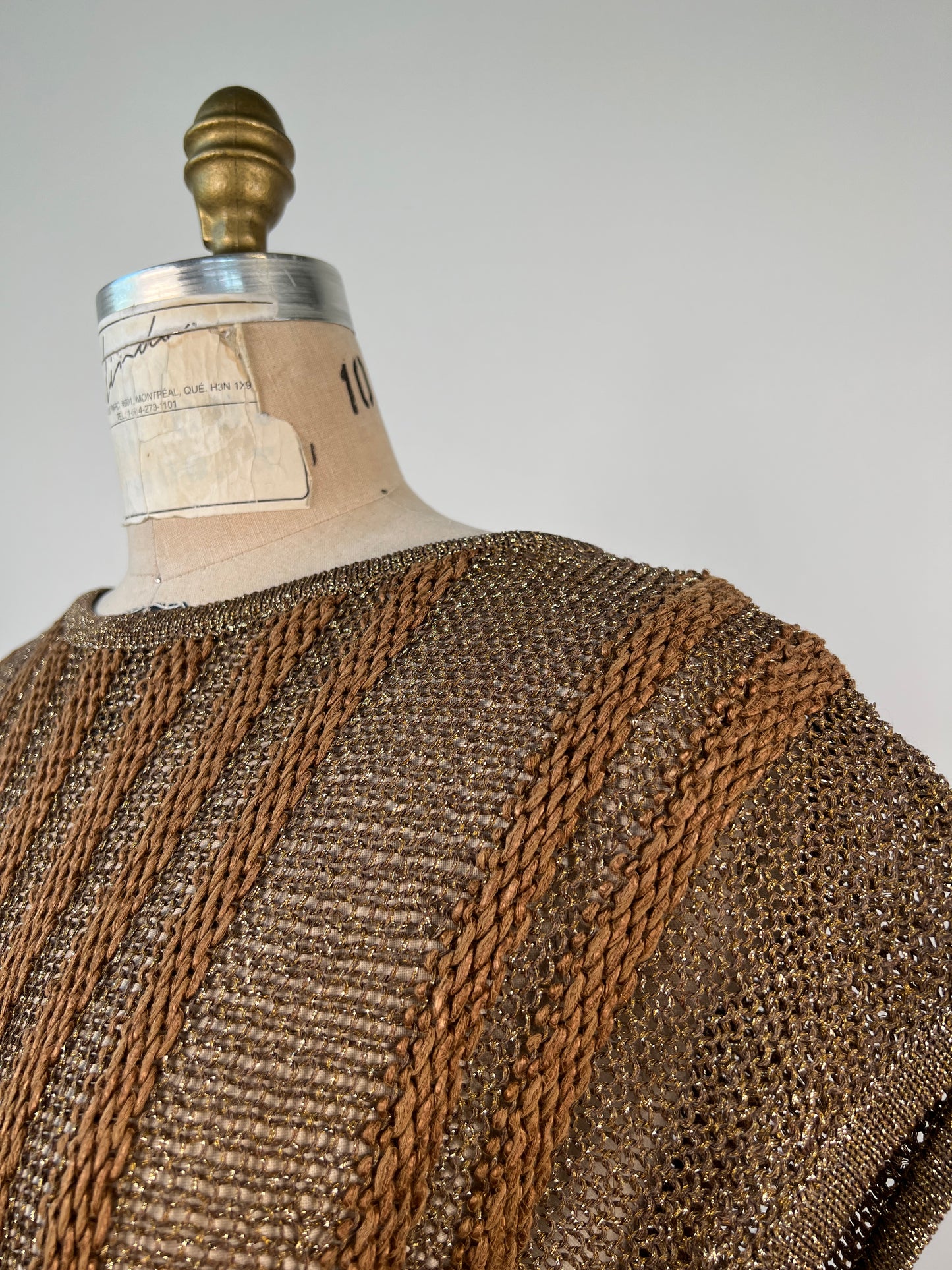 Top en tricot ajouré muscade métallisé doré à dos nu (S/M)