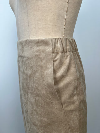 Washable sand faux suede straight skirt with pockets (4 and 6)