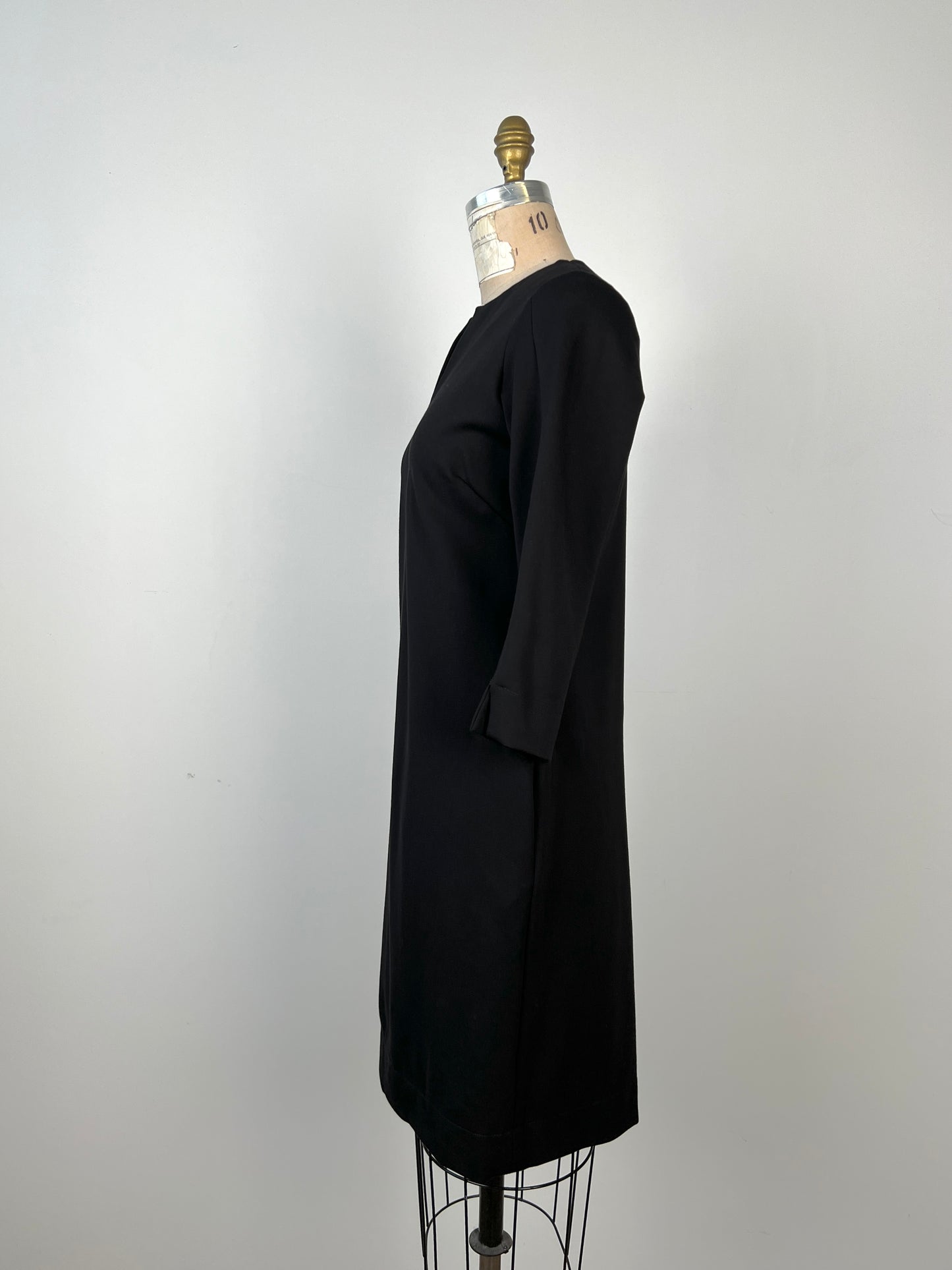 Robe cintrée noire à encolure fendue (XS)