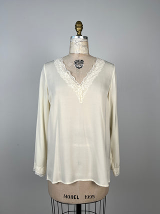 Washable lace hem vanilla sweater (6)