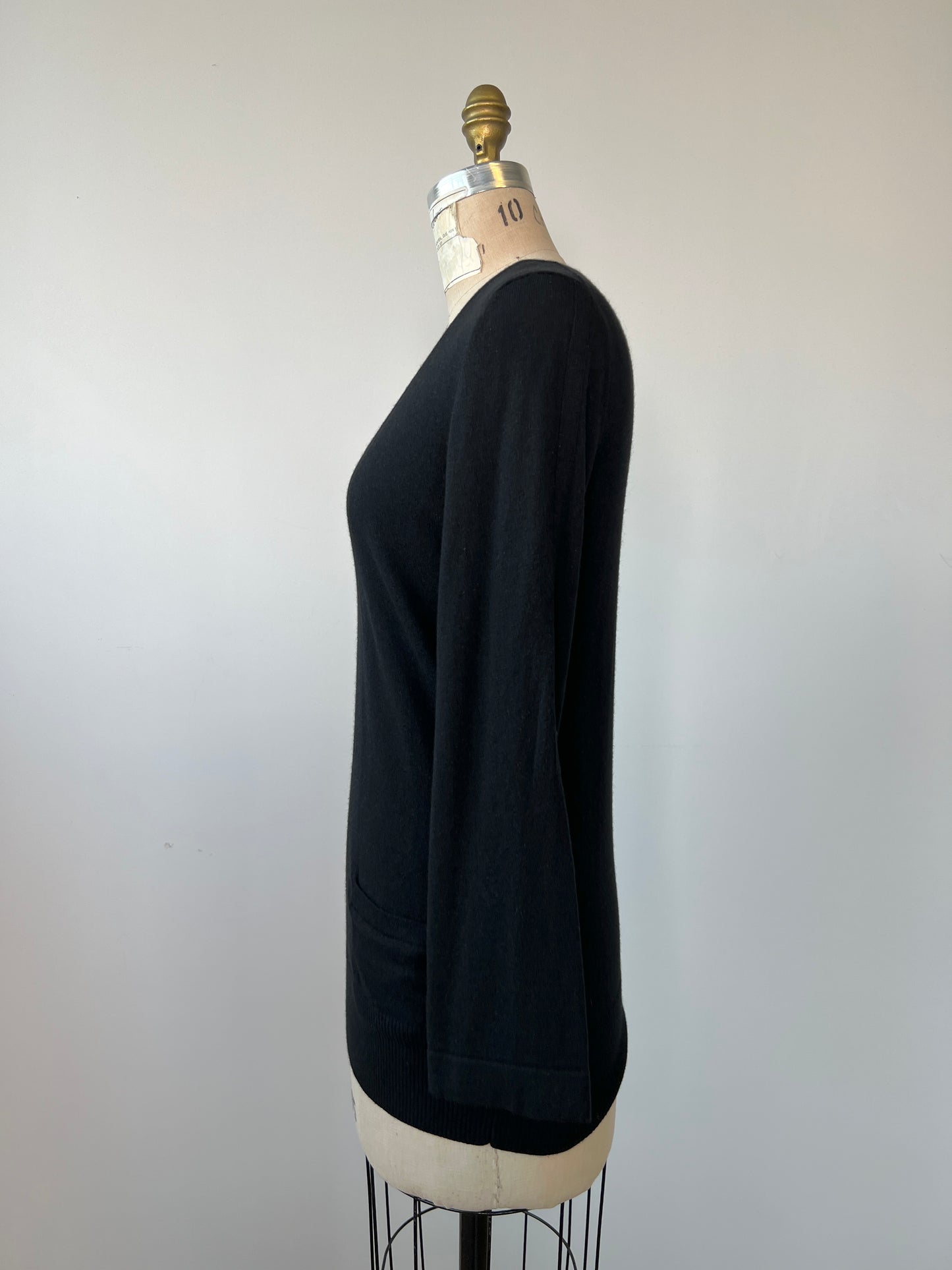 Chandail en tricot noir à col V (S)