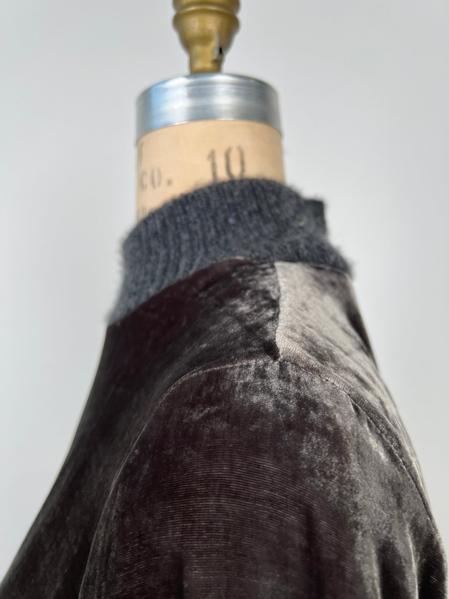 Robe en panne de velours anthracite à col tricot (XXS)