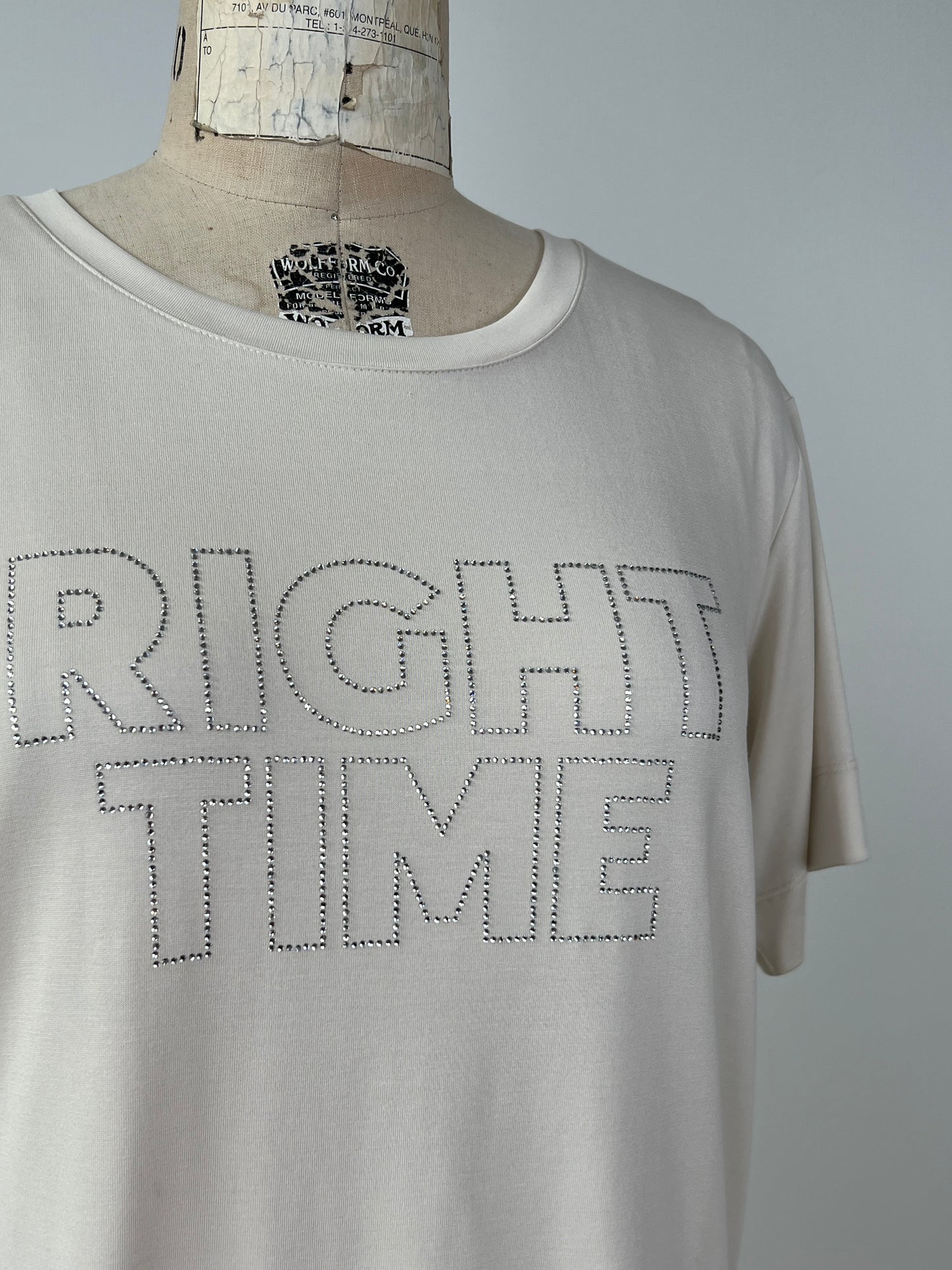 T-shirt ivoire à strass " RIGHT TIME" (6)