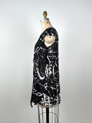 Black and white chic wrinkled tunic with crossed panels (S)