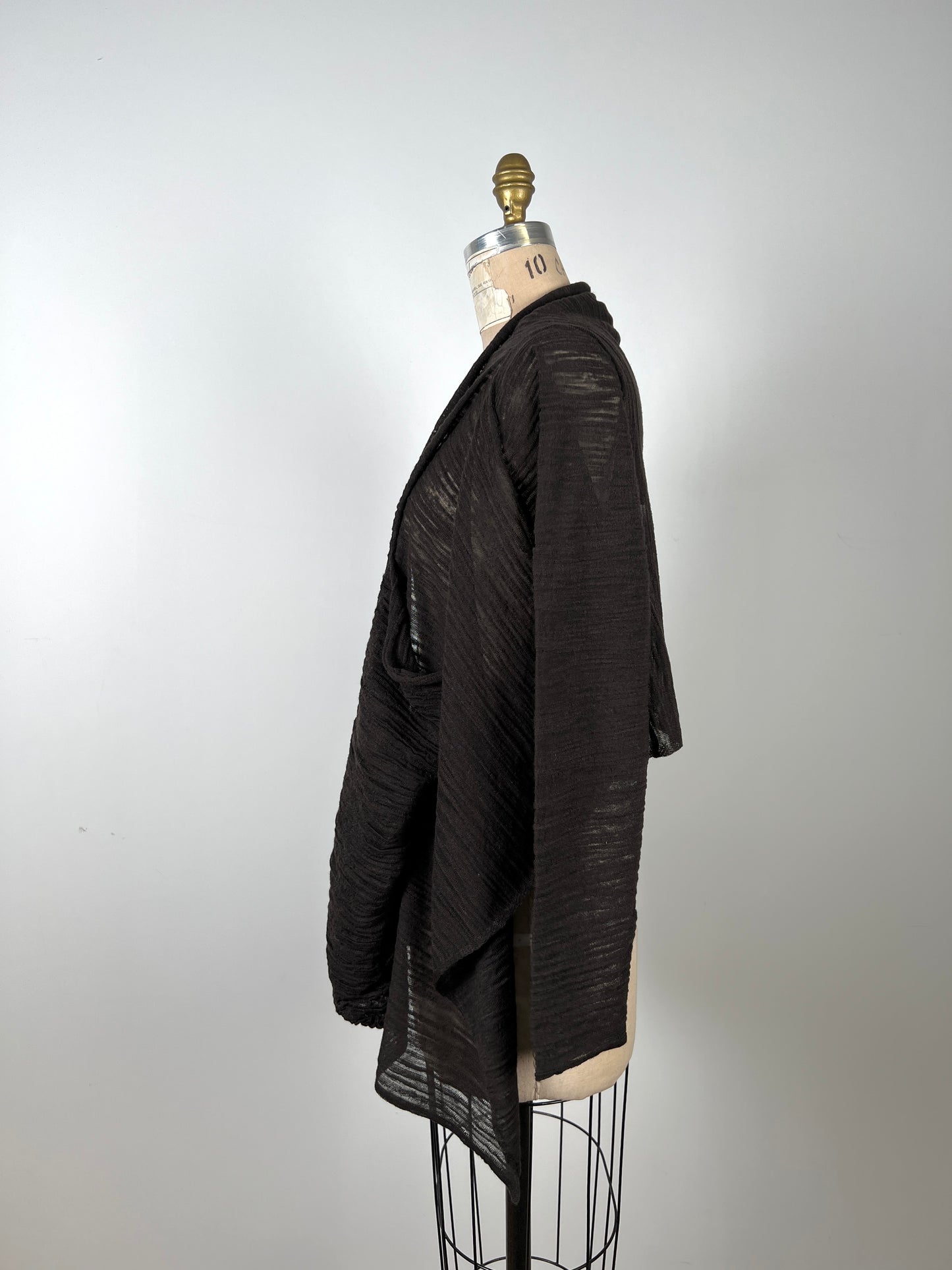 Veste en tricot diaphane chocolat à poches (TU)