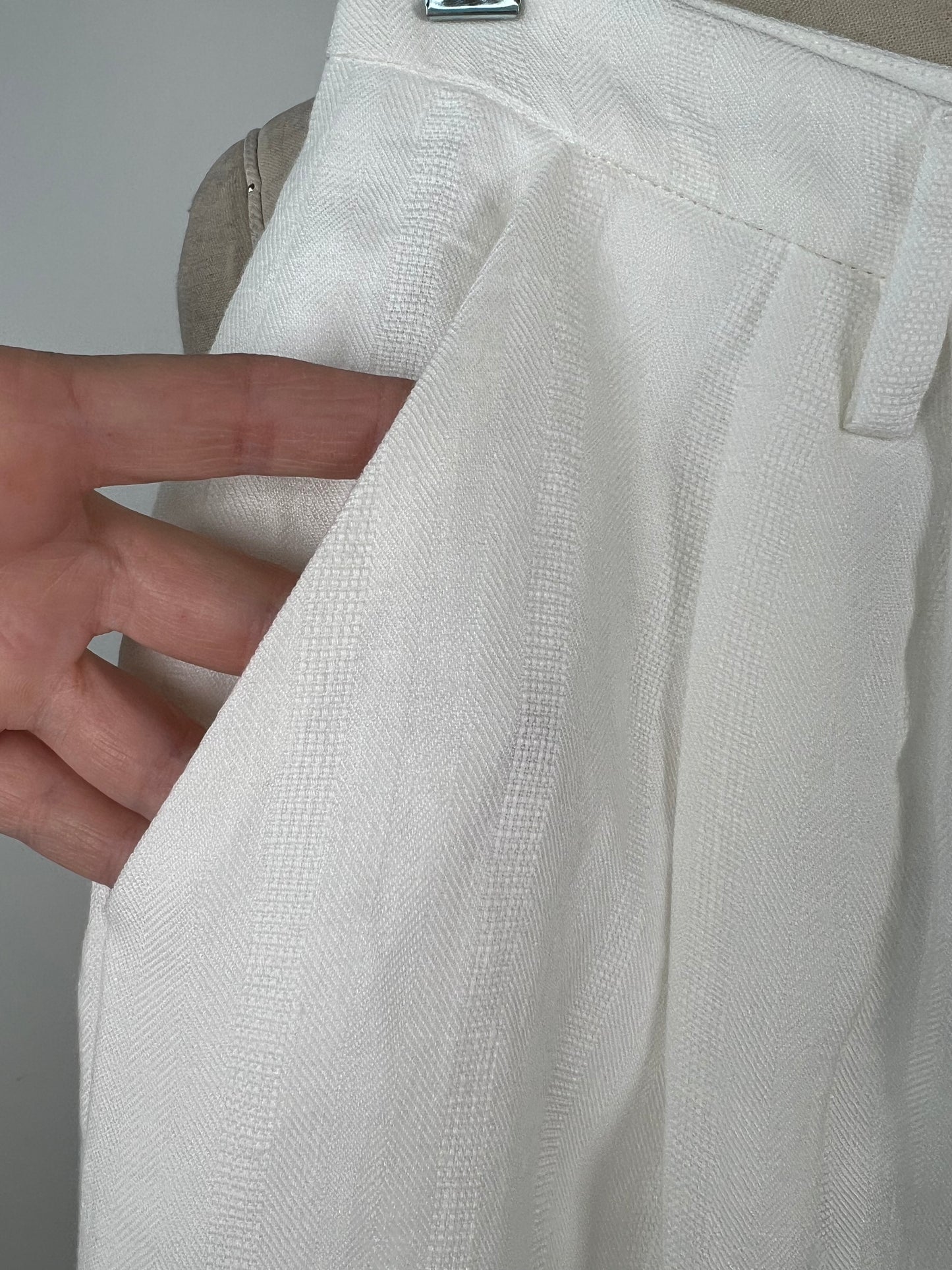Pantalon blanc crème à pinces en lin sergé lavable (4)