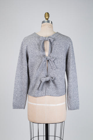 Grey sweater with back buckles (4 to 12)