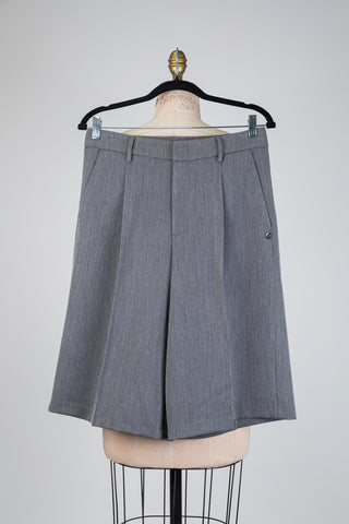 Grey tailored Bermuda shorts with pleats (4-6-10)