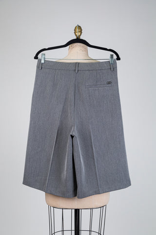 Grey tailored Bermuda shorts with pleats (4-6-10)