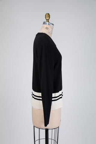 Chandail noir douillet à ourlet crème (M/L)