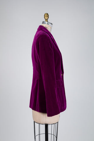 Blazer cintré en velours magenta profond (8)