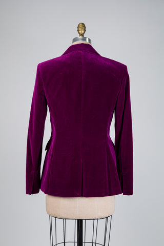 Blazer cintré en velours magenta profond (8)