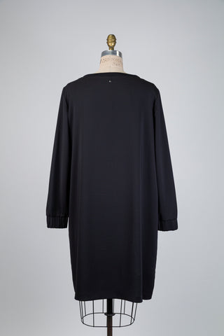 Robe chandail noire à lignes structurées (L)