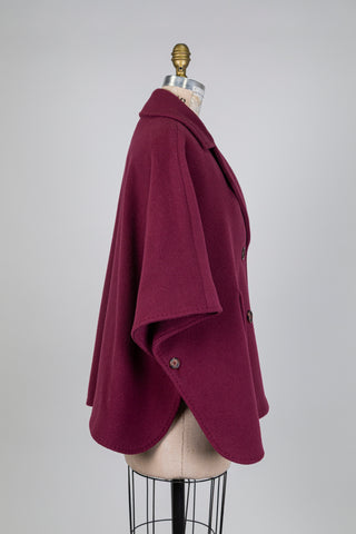 Cape rouge rose en drap de laine (6+)