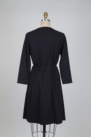 Robe noire col en V à zip frontal (8)