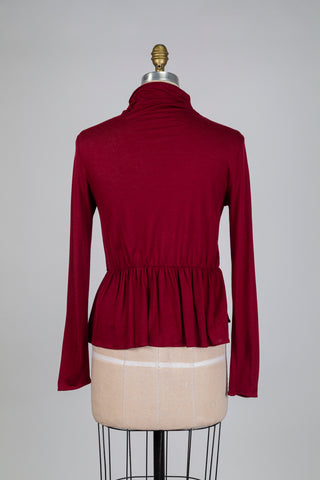 Chandail col roulé rouge cerise à basque (6)