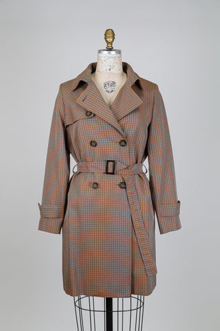 Trench beige à micro-carreaux rouge et bleu (6)