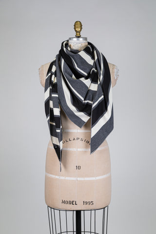 Châle à rayures noire crème et gris