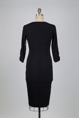 Robe noire à col en V et fronces (XS-M-L)