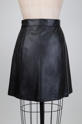 Jupe patineuse en faux cuir noir (6+8)