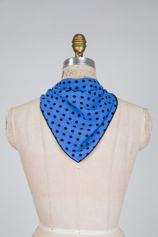 Foulard triangle bleu à pois noirs (TU)