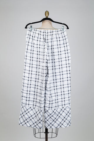 Wide-leg white trousers with black tartan and crinkled effect (S)