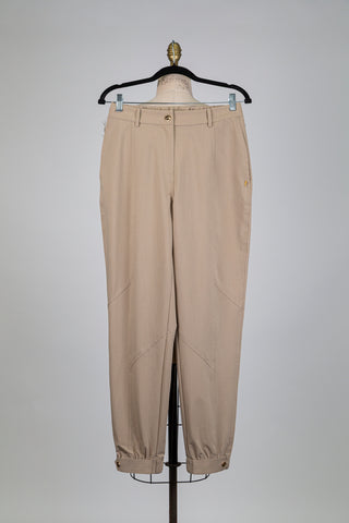 Pantalon beige ourlet à patte de boutonnage (6)