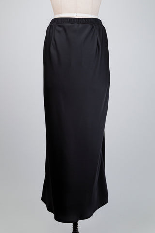 Black satin-effect flowy skirt (size 10/12)