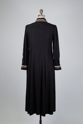 Black shirt dress with contrasting details (6)