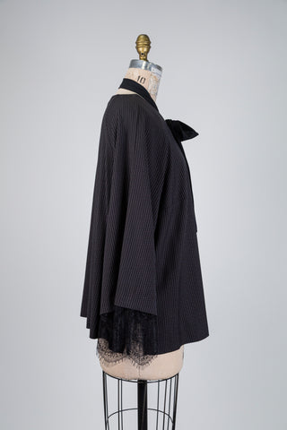Blouse noire à détails dentelle (14/16)