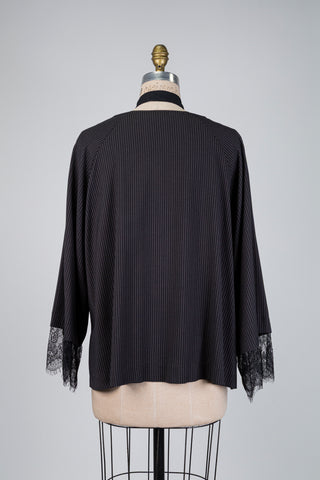 Blouse noire à détails dentelle (14/16)