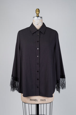 Black shirt with lace details (14/16)
