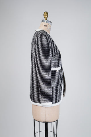 Black jacket with embossed stripes (8)