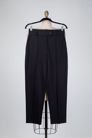 Black tailored trousers with topstitching (4+6)