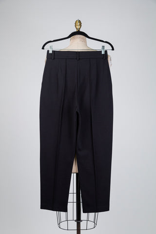 Black tailored trousers with topstitching (4+6)