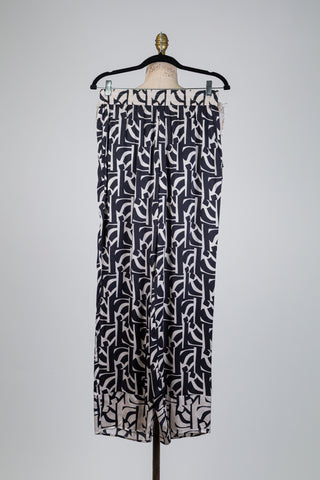 Pantalon fluide noir à motif abstrait (6)