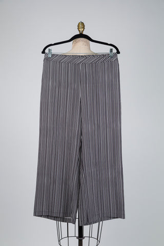 Black trousers with white stripes (S to L)