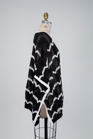 Black and white herringbone high poncho (XS to XL)