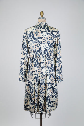 Robe à volants imprimé floral marine et crème (6)